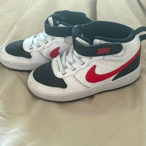 Child Nike high tops  size 10